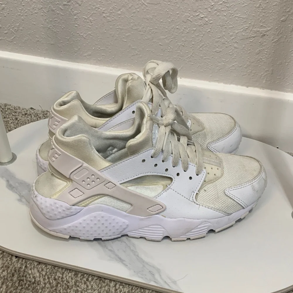 Nike Huaraches White‎ and Cream Shoes